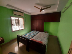 2 bedroom AC condo with free parking